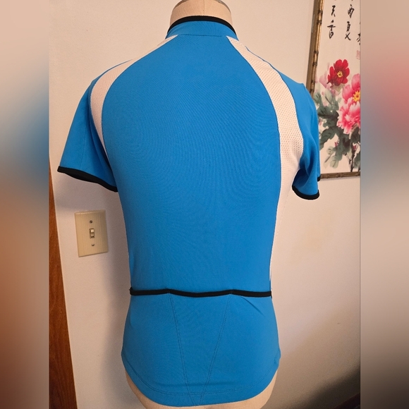 SHEBEEST SKY BLUE & BLACK BICYCLING ATHLETIC TOP. SIZE SMALL. - Picture 3 of 11